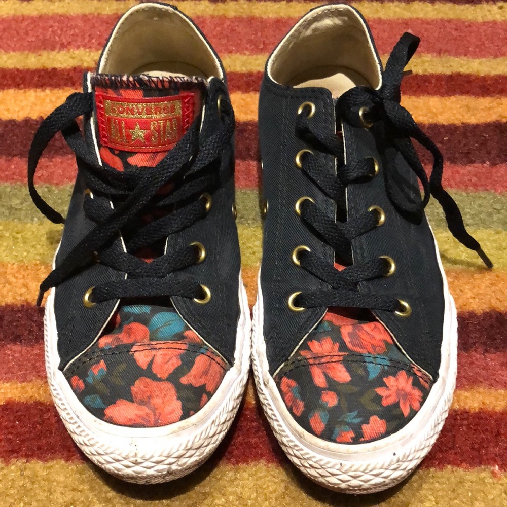 CLEARANCE 🌹Converse Rose Print Sneakers 🌹rare